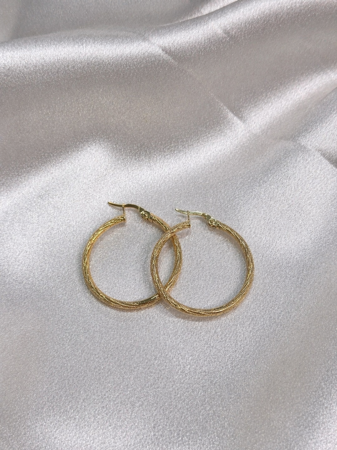 Medium Hoops Earrings 10Kt